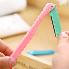 Beauty Salon Set with Eyebrow Razor, Includes Replaceable Blades, Beauty Makeup Blade, Eyebrow Shaver, Small Beauty Gadget Gift