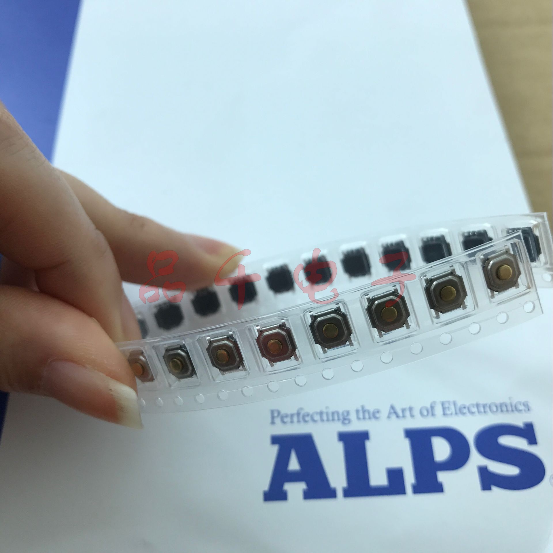   ALPS轻触开关 SKQGADE010 5.2MM方型表面贴装