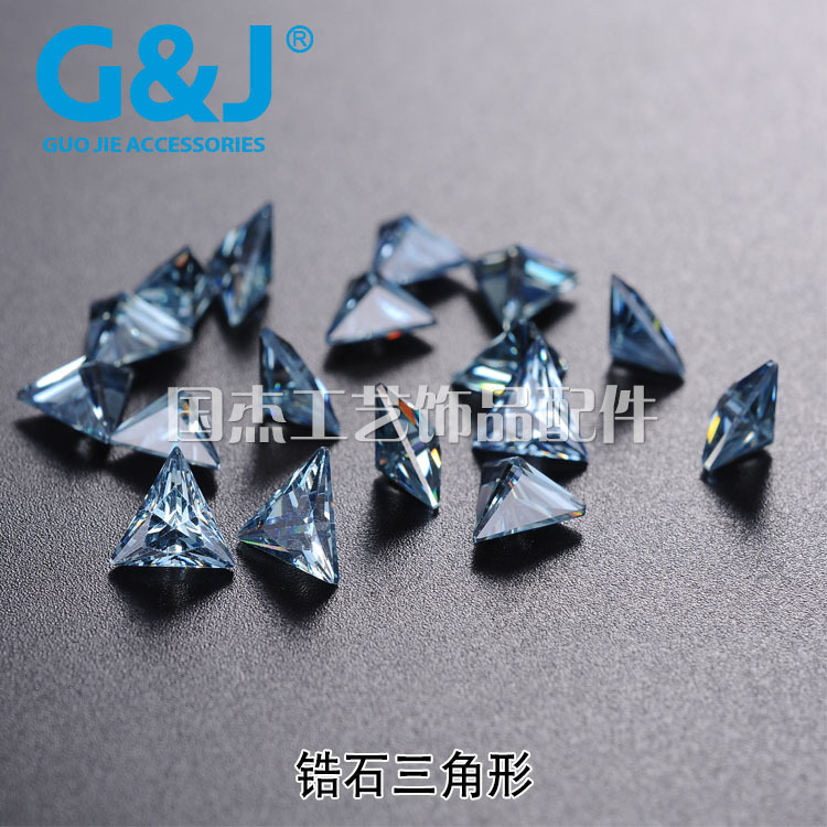 锆石三角形淡蓝色