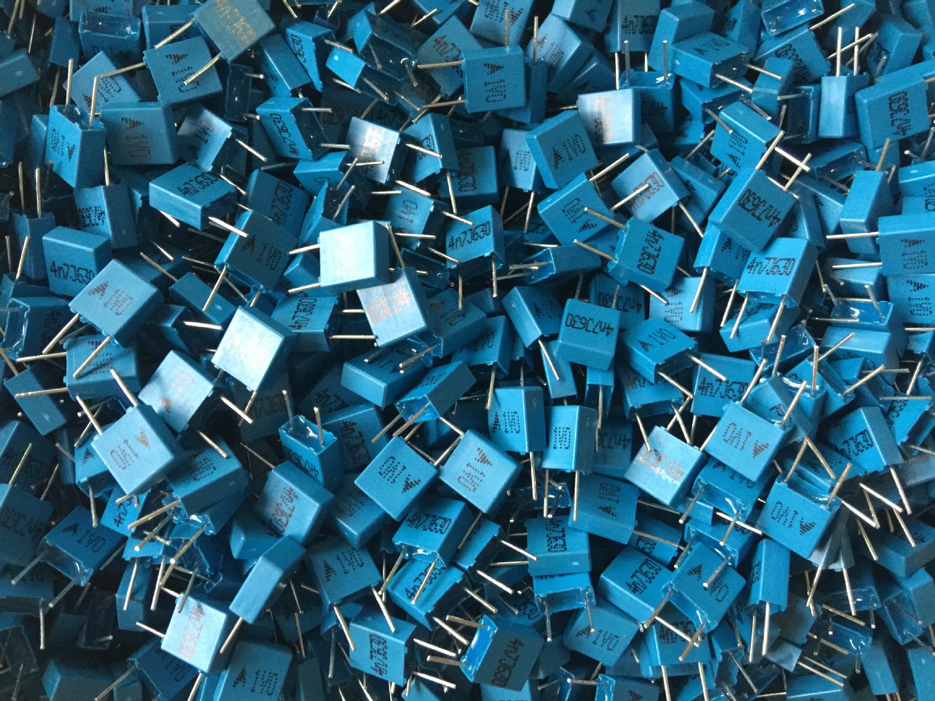 EPCOS西门子校正电容 630V472 4N7 P=5MM B32529C8472J 爱普科斯