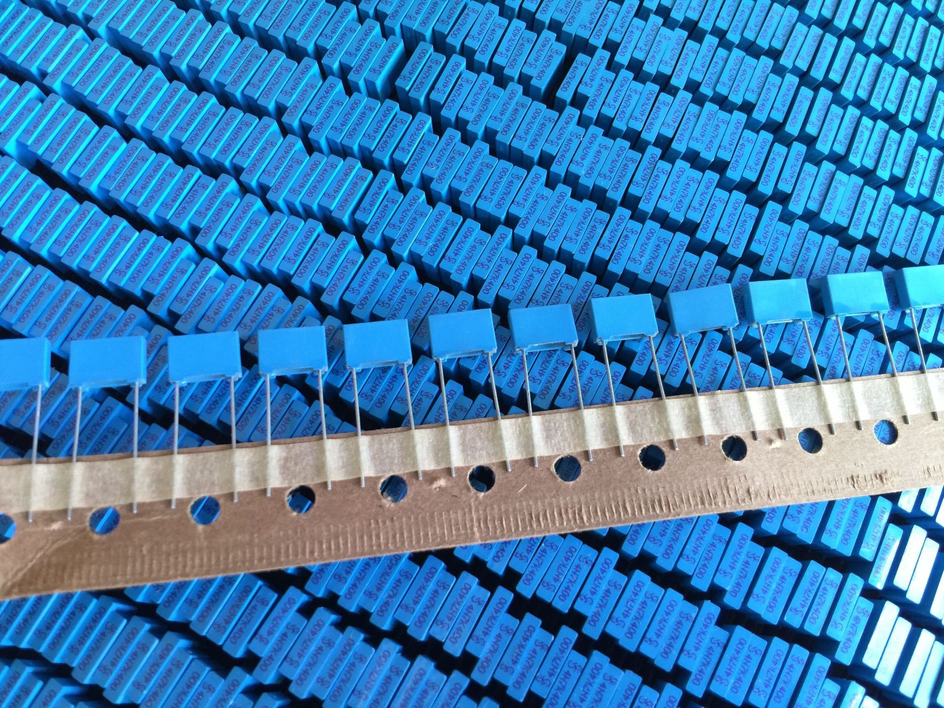 EPCOS 西门子校正电容 400V472 4N7 B32520C6472K289 爱普科斯