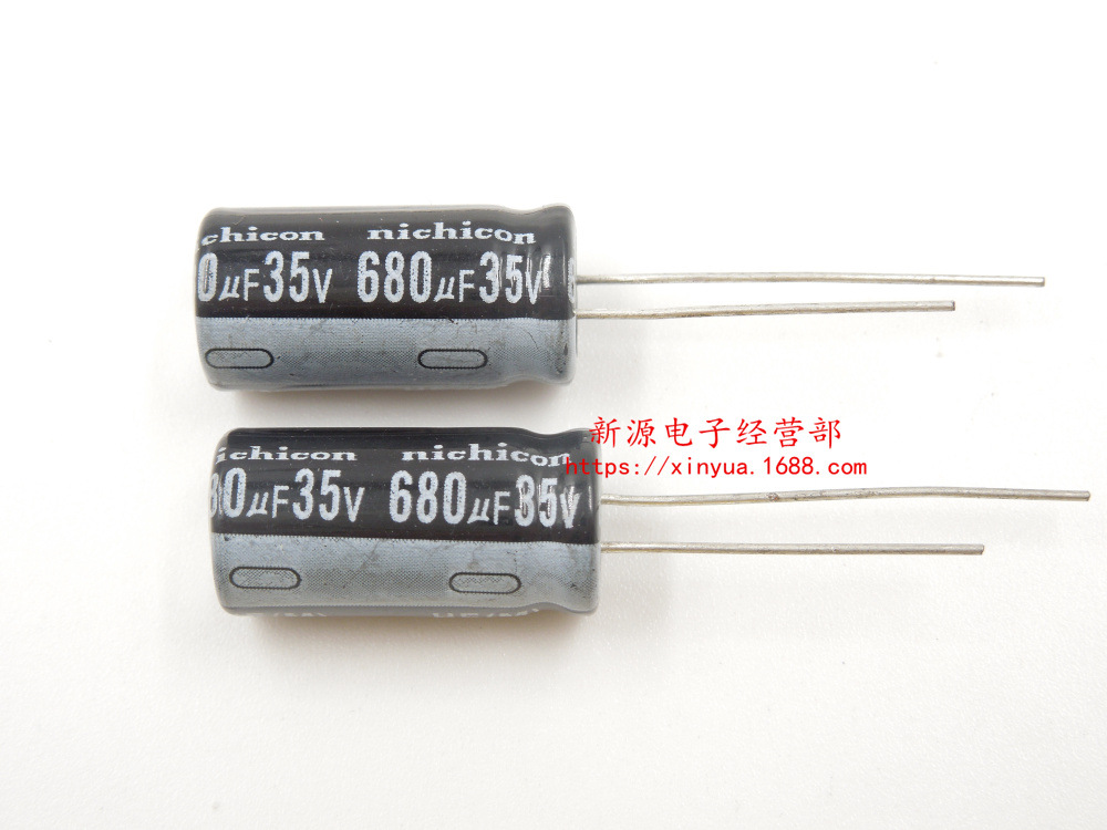 35V680UF 电解电容 直插电容 35V 680UF 体积10×20