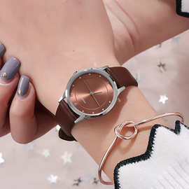 新款米可 时尚简约 潮流表盘个性镶钻女表皮带手表腕表