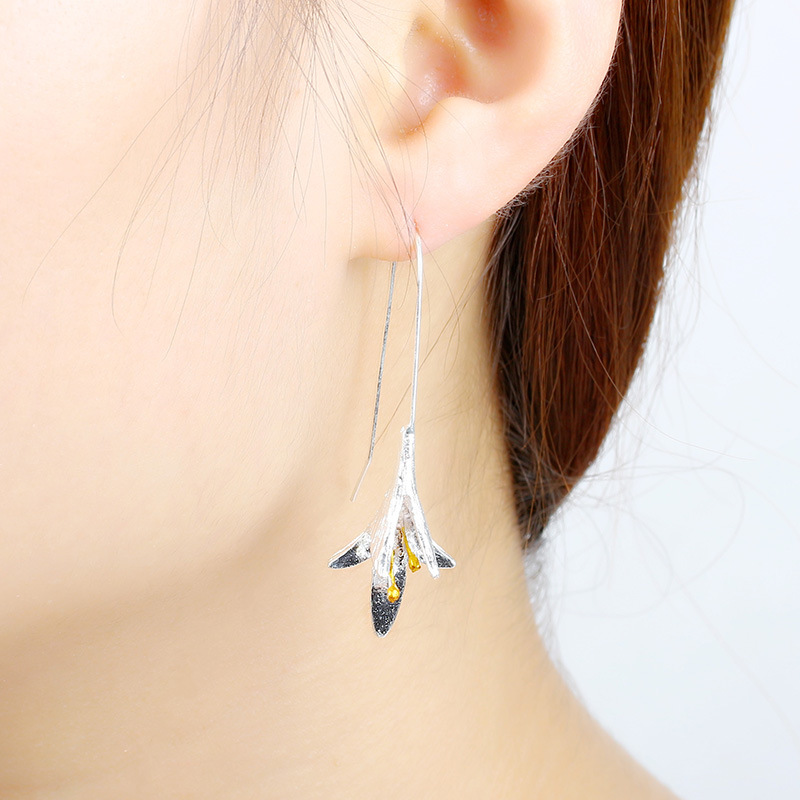 Simple And Elegant Lotus Ear Line Lily Flower Silver-plated Ear Hook Women display picture 1