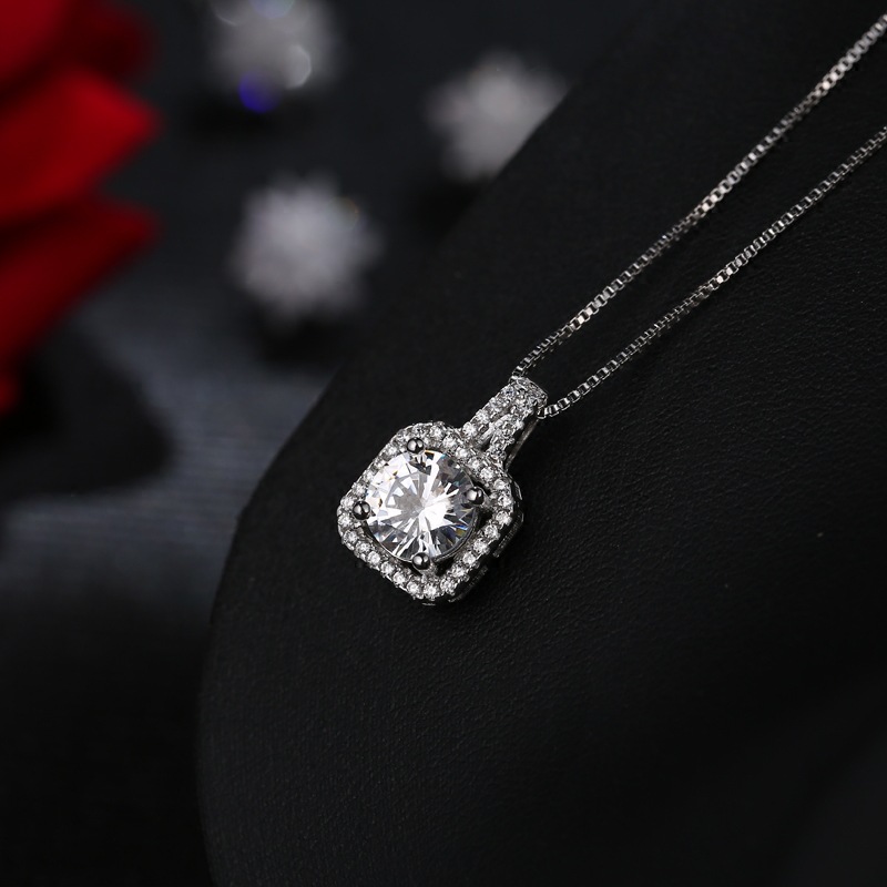 Koreanische Halskette Weibliche Einfache Kurze Schlüsselbeinkette Zirkon Quadratischen Diamantanhänger Großhandel display picture 4