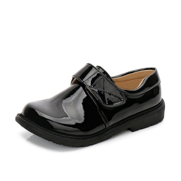 White autumn children's shoes for boys for students