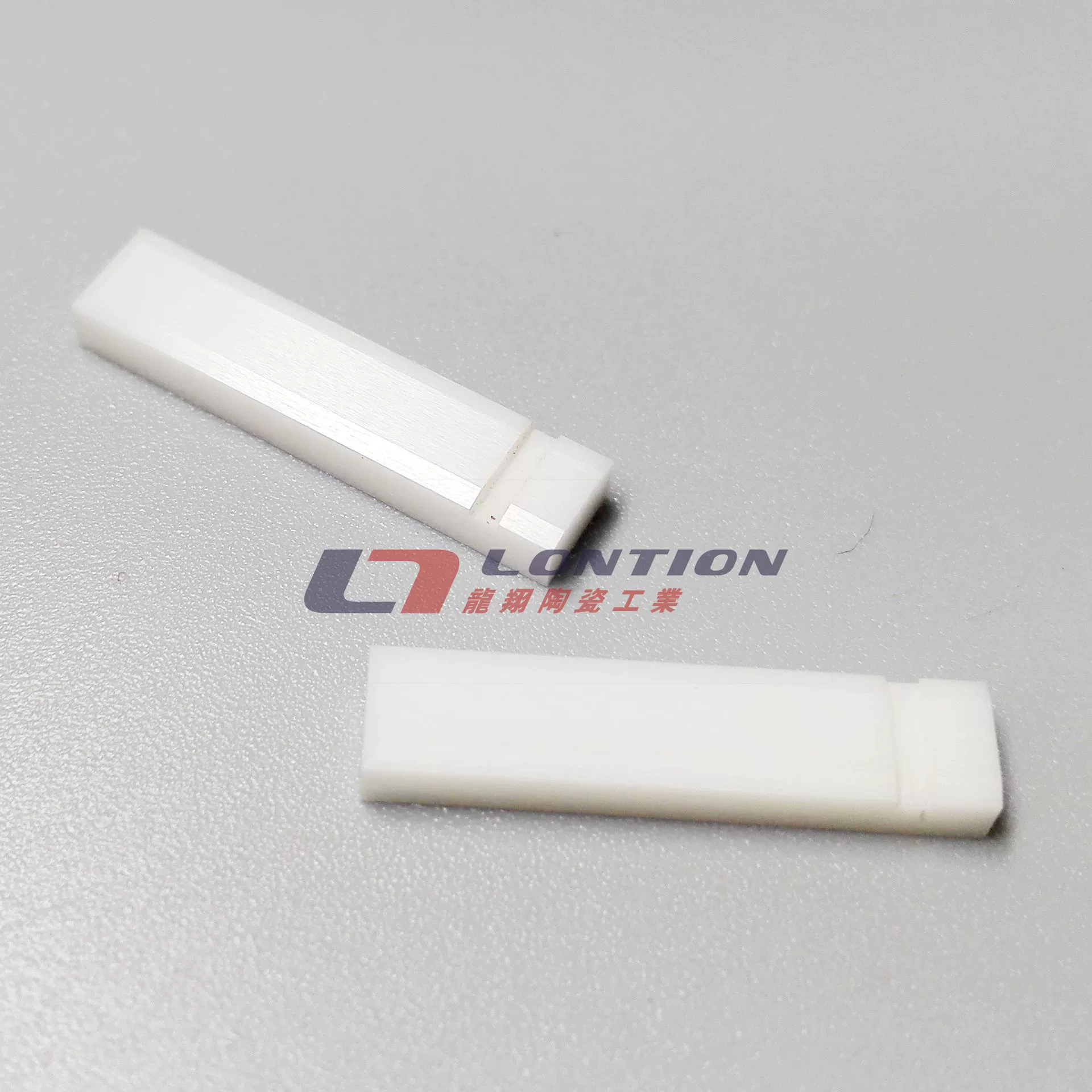 Ceramic accessories, custom-made