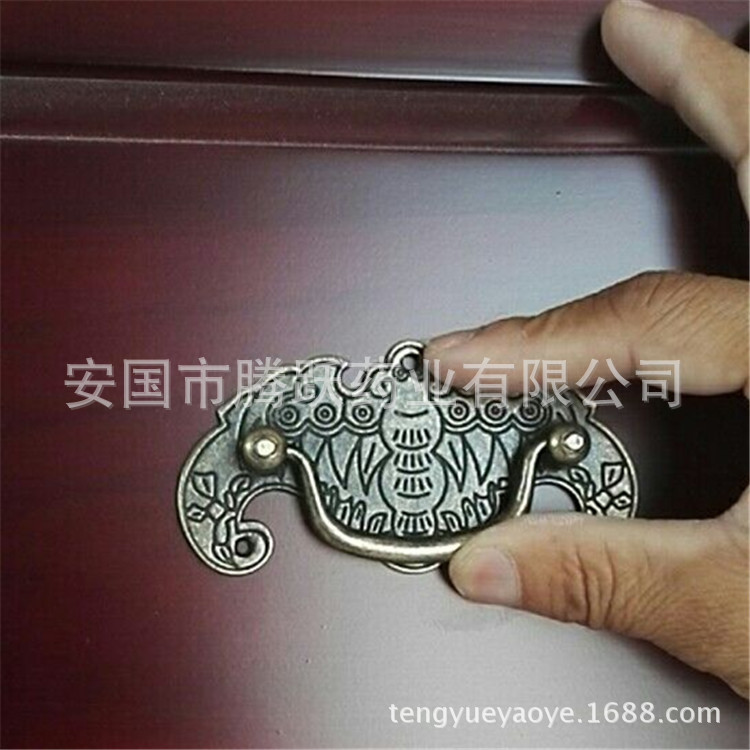 Solid Camphor Pine Chinese Medicine Cabinet 53 Drawers Chestnut Red Custom Herbal Storage Cabinet quality and texture