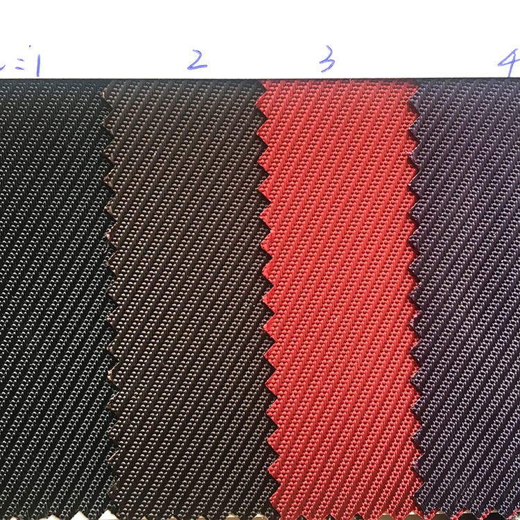 它的长处,是既吸收了棉、麻、丝、毛和化纤各自的优点,所以大受欢迎。