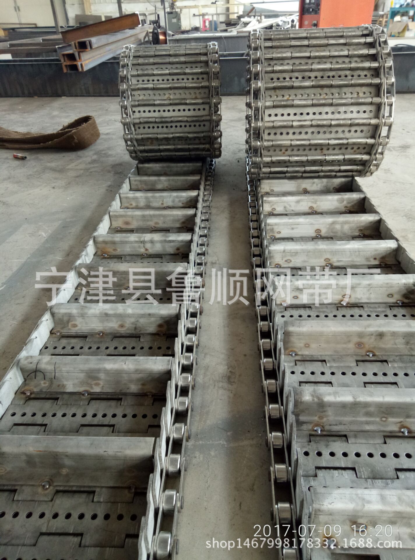 冲孔形状长形孔的链板式提升上料机 爬坡式链板传送设备