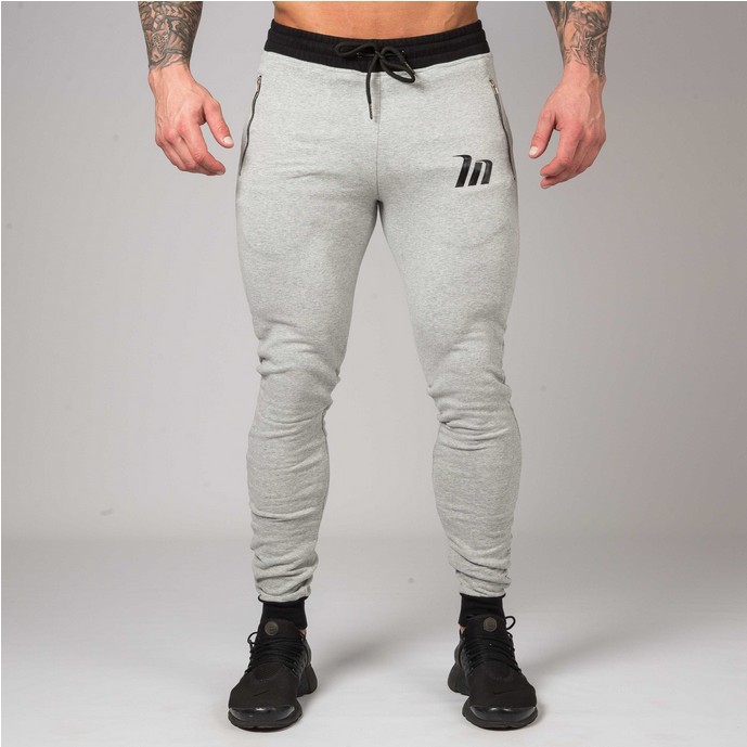 Muscle-fit sports pants 10