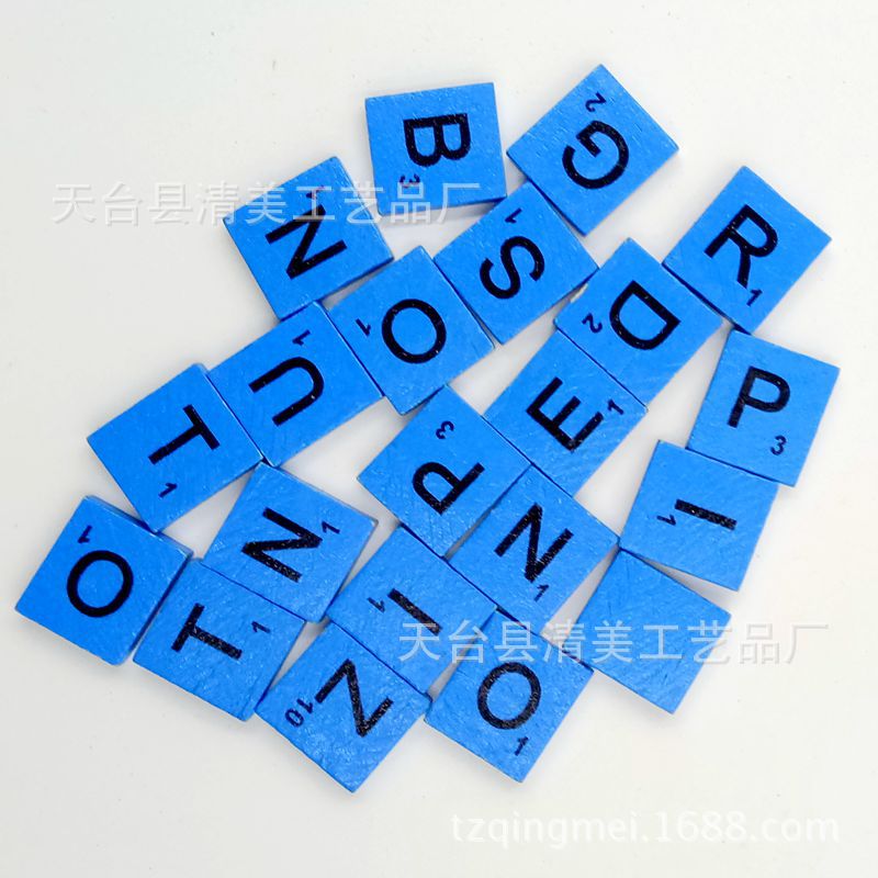 26 colorido cuadrado letras inglesas Impresión de madera de colores Inglés letras 100 piezas un paquete 18*20mm