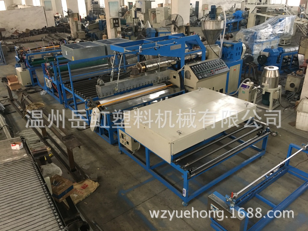 岳虹供应2米TPR地毯背胶挤出机 TPE地毯复合机 地垫背面复胶机