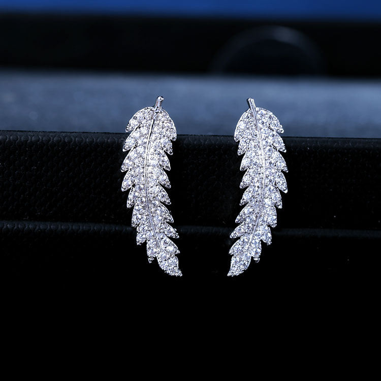 Korean Fashion Classic Micro-inlaid Zircon Leaves Earrings Personality Simple Earrings display picture 7