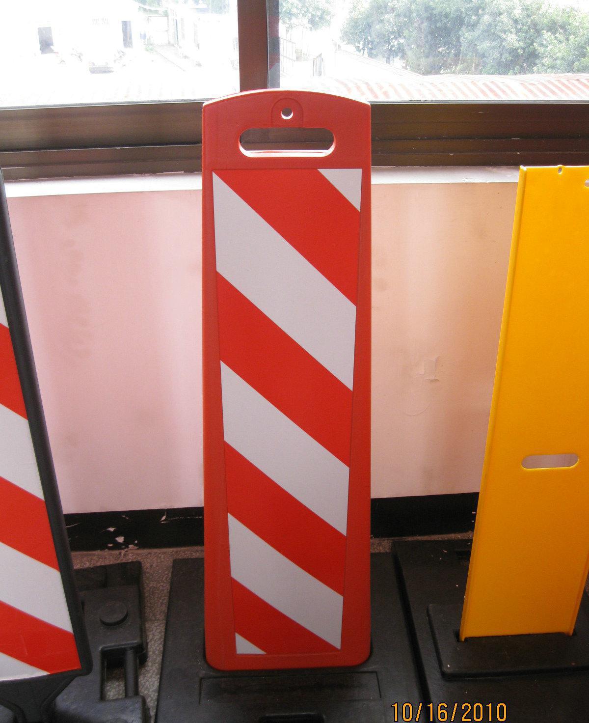 专业定做隔离墩交通警示板高速导流板