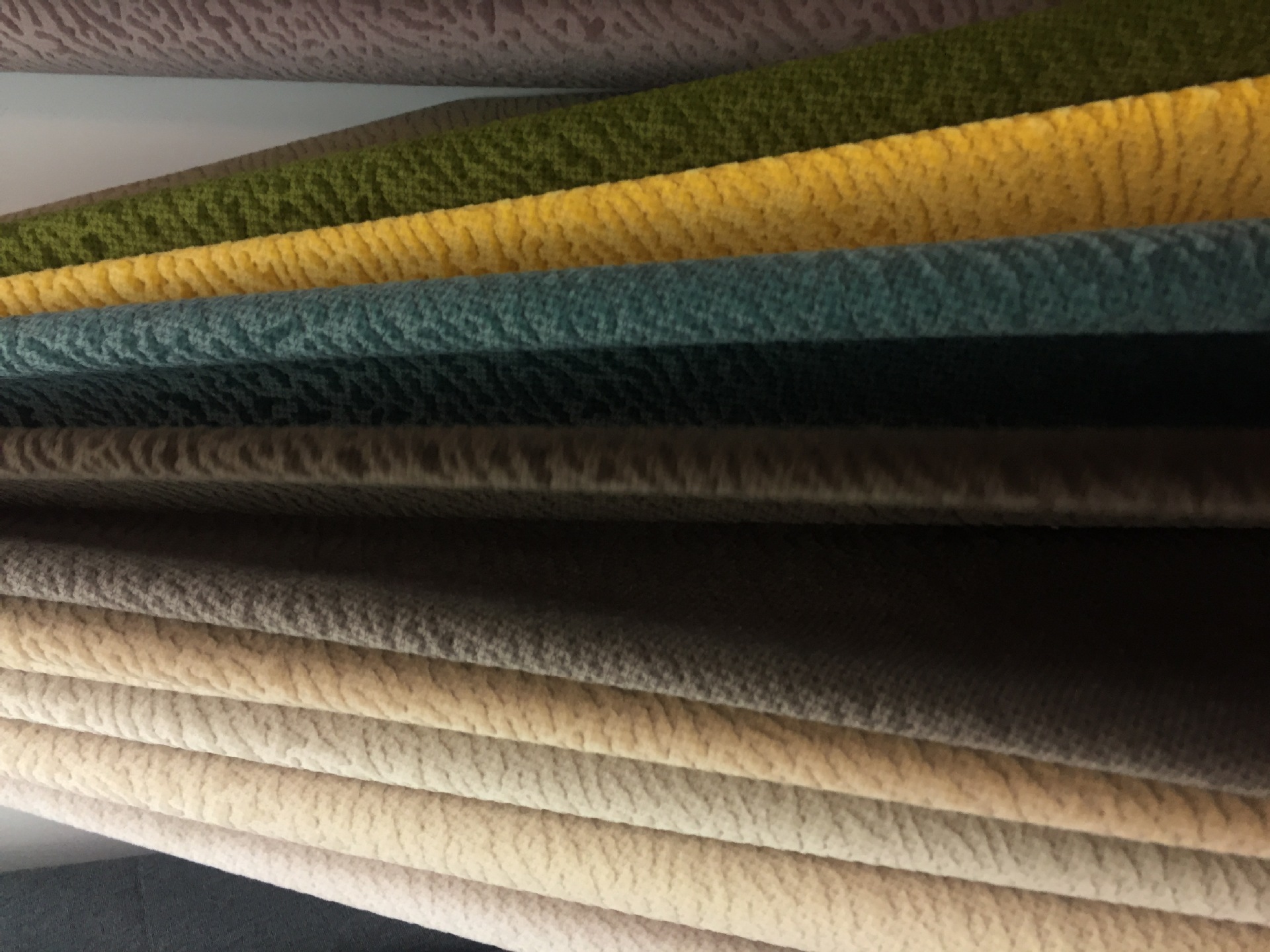 关于布艺窗帘面料材质的分析