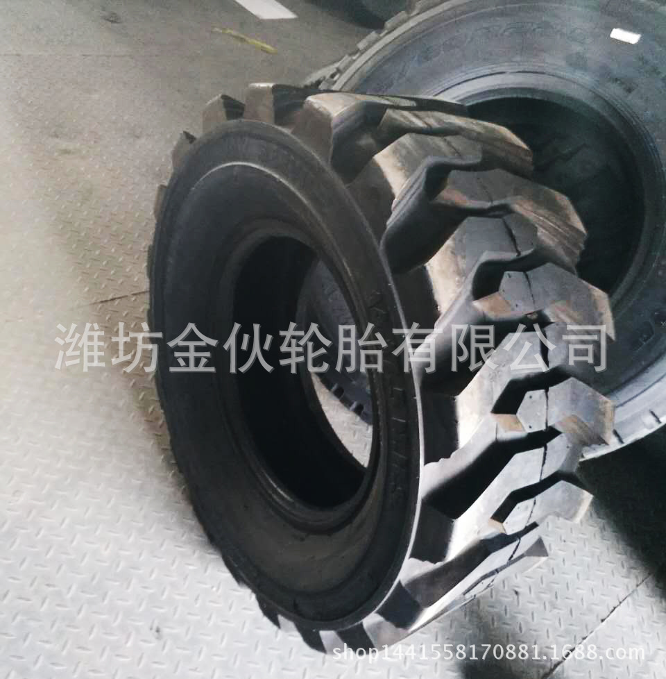 现货销售 14-17.5 山猫滑移式装载机 R-4花纹轮胎 耐磨