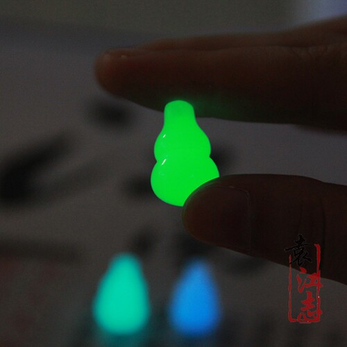 High-brightness natural luminous stone gourd pendant—luminous stone necklace, fluorite jewelry pendant, unisex.