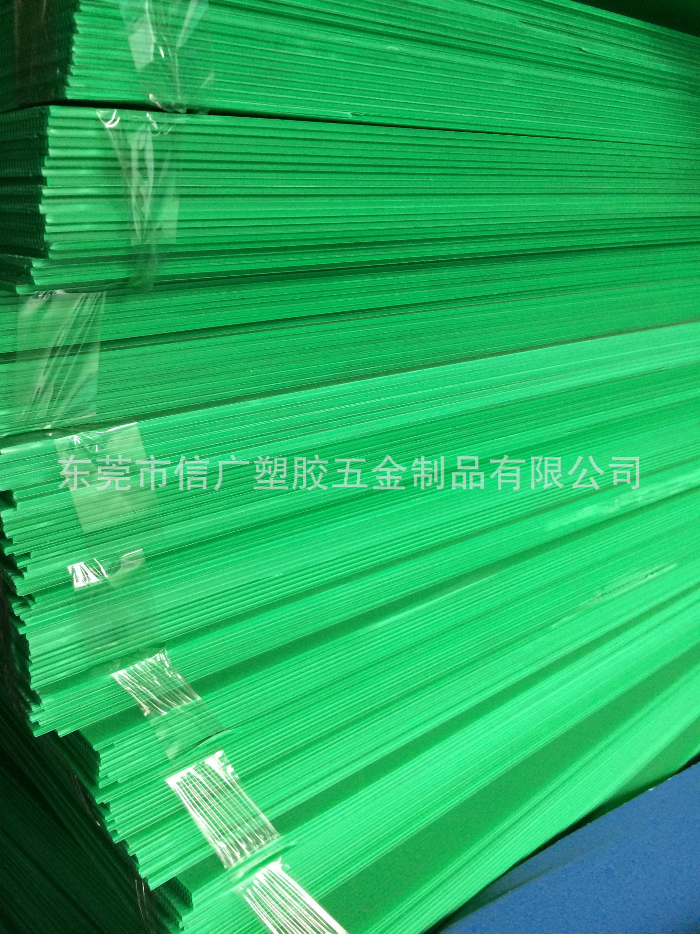 绿色环保塑料中空板材 PP材质瓦楞全新料垫板 隔水防潮湿磨砂挡板