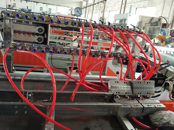 浙江塑料裹覆挤出机器设备 浙江塑料包覆挤出机生产线