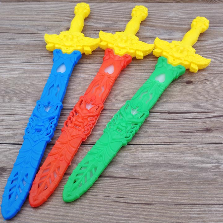 F1541 pagoda espada juguete para niños modelo de espada juguete Yiwu dos yuanes tienda puesto de mercado nocturno suministro