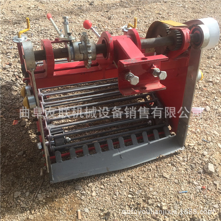 多用途红薯收获机 后悬挂土豆地瓜不破皮收获机 家用手扶拖拉机