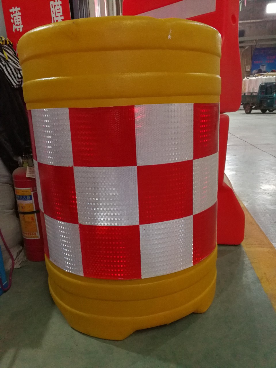 防撞桶  交通防撞桶  防撞圆桶 厂家直销防撞桶  交通设施隔离墩