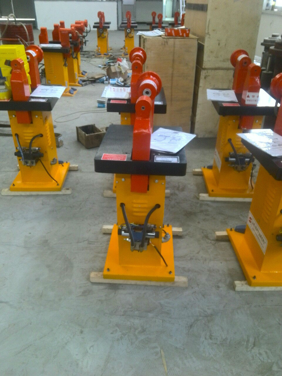 TM210-110F新型电动液压卧式铆皮机，铆片机