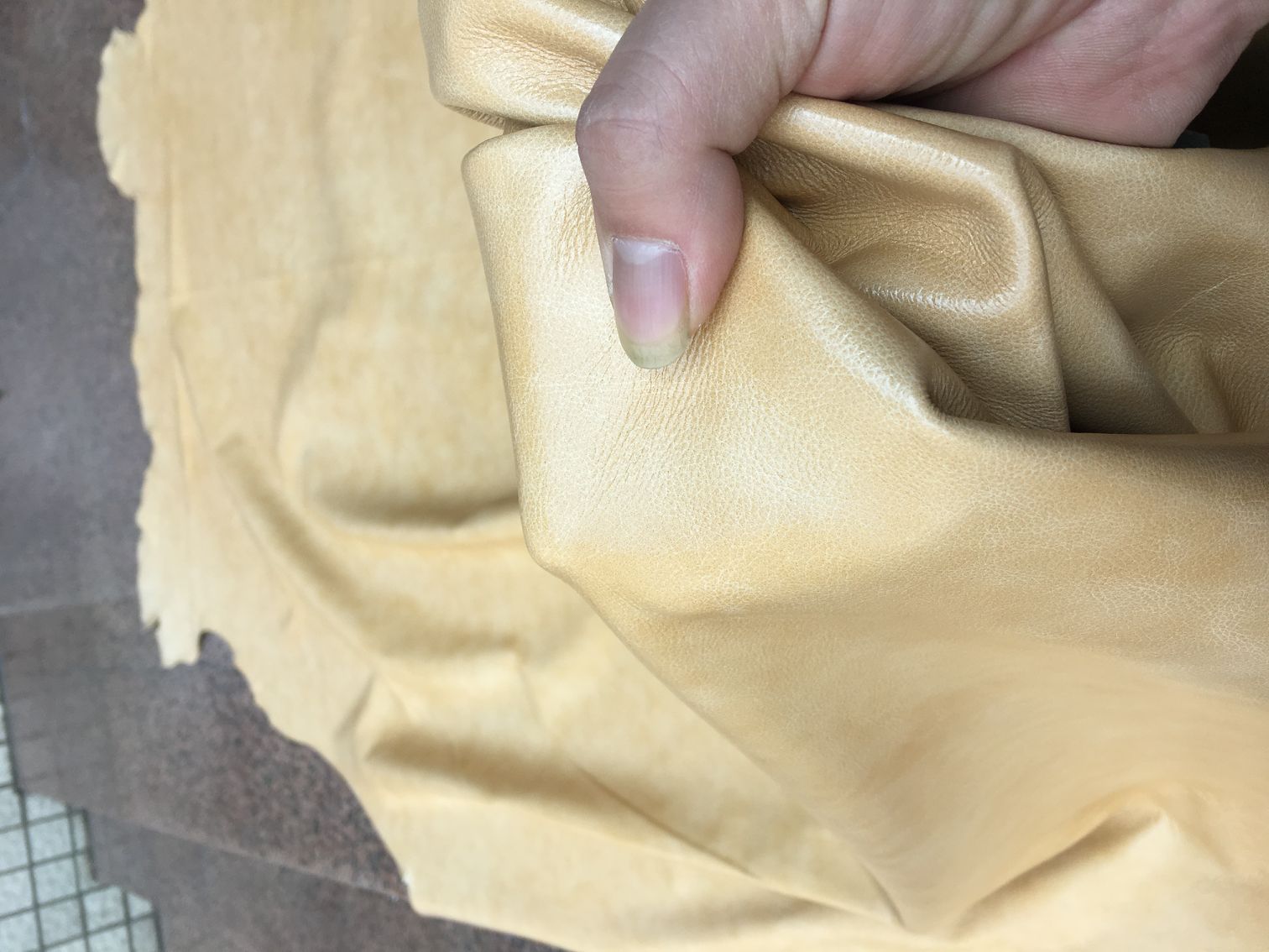 头层油蜡皮 双色皮料 皮革皮料 牛皮面料 米黄色