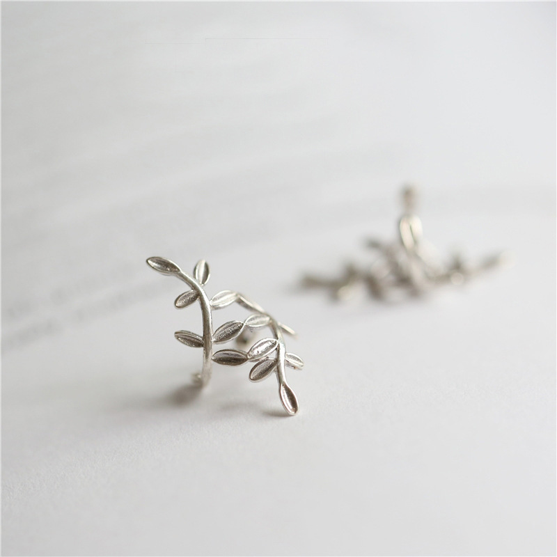 Small Leaf Ear Clip Plated 925 Sterling Silver Female Personality No Pierced Olive Branch Ear Clip Ear Bone Clip Ear Studs display picture 13
