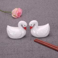 Zakka Japanese-style ceramic chopstick holder, 12692 White Swan and Little Swan chopstick holder, pen holder, ceramic handicraft, decorative item