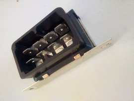 连接器;保险丝座(盒);保护器件