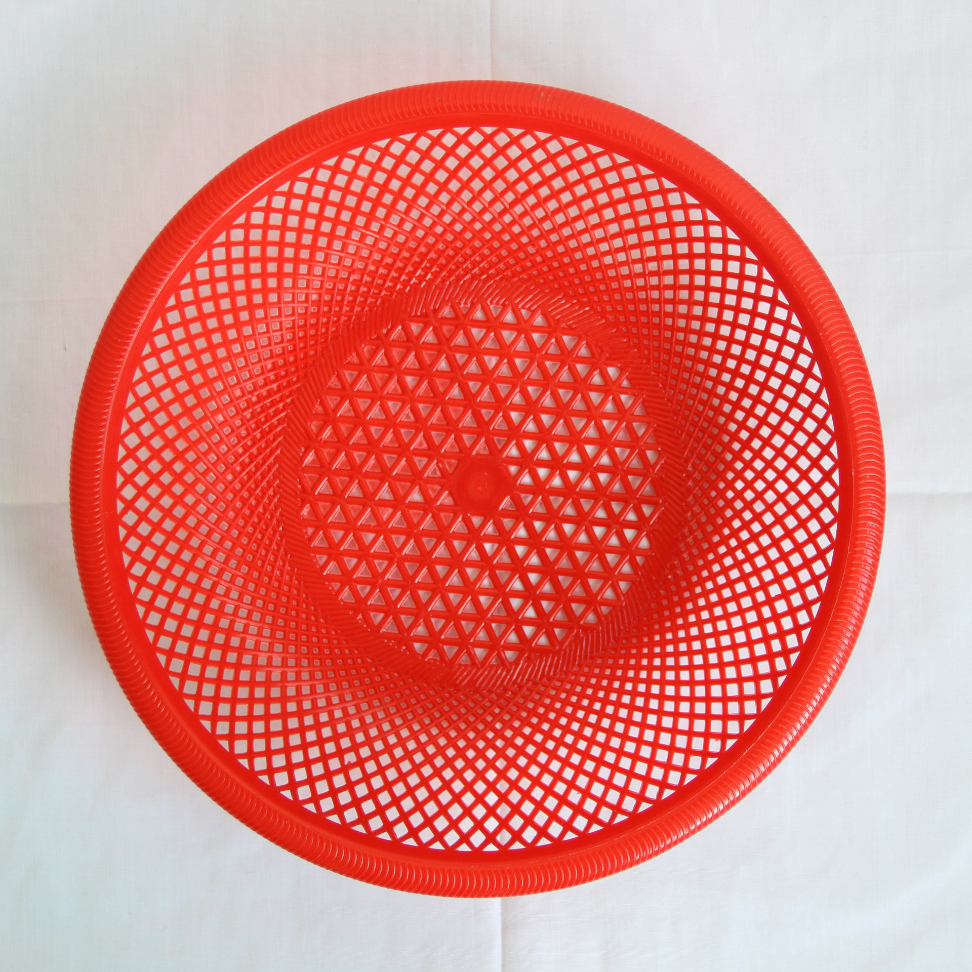 Manufactor Promotion circular Hollow Plastic Fruit plate originality Lazy man Leach basket trumpet Storage basket Binary shop