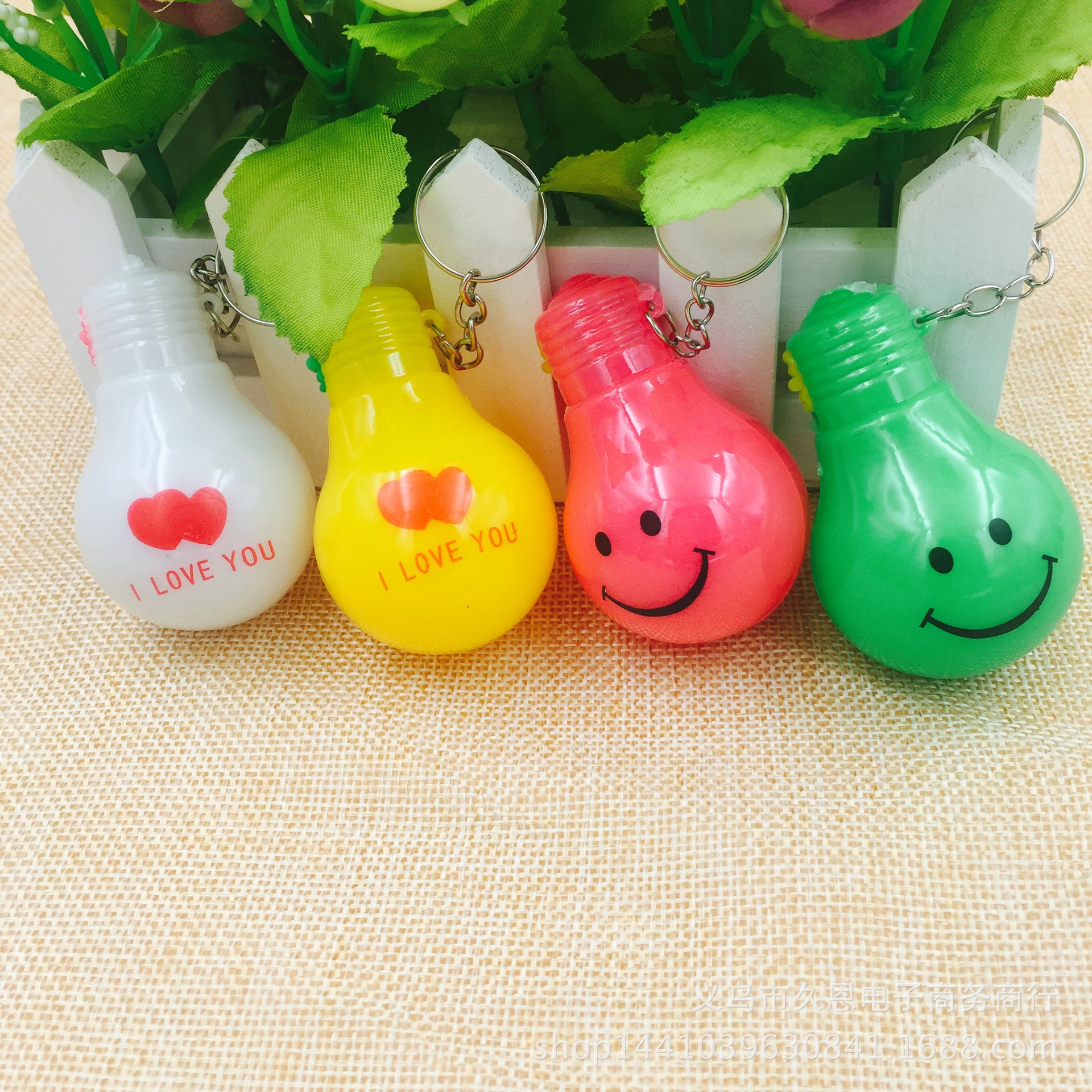 Smiley bombilla flash de luz de color LED llavero creativo colgante de dibujos animados pequeño regalo puesto de suministro para imprimir OGO