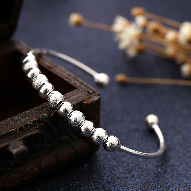 one bead bracelet