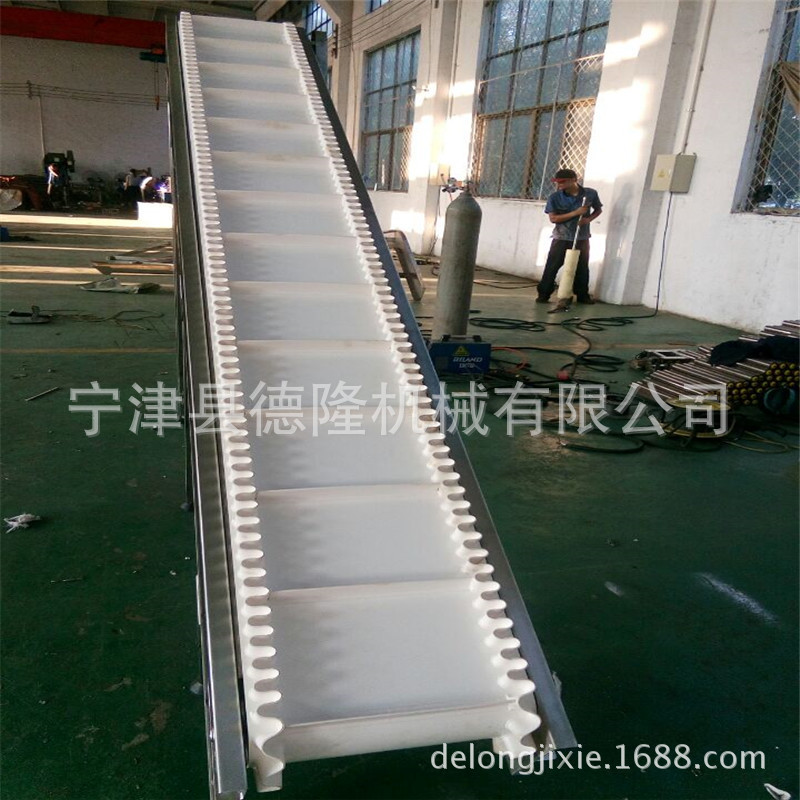 厂家定制全自动小型塑料输送机 皮带提升机 爬坡皮带输送机