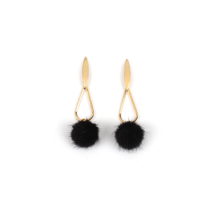 Japanese And Korean Style Plush Candy Pompon Earrings Geometric Metal Wool Ball Ear Studs Women's Winter Ornament display picture 3