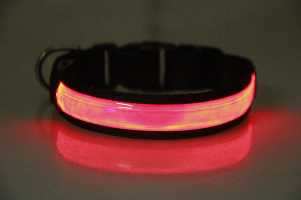 Glowing choker with usb charger