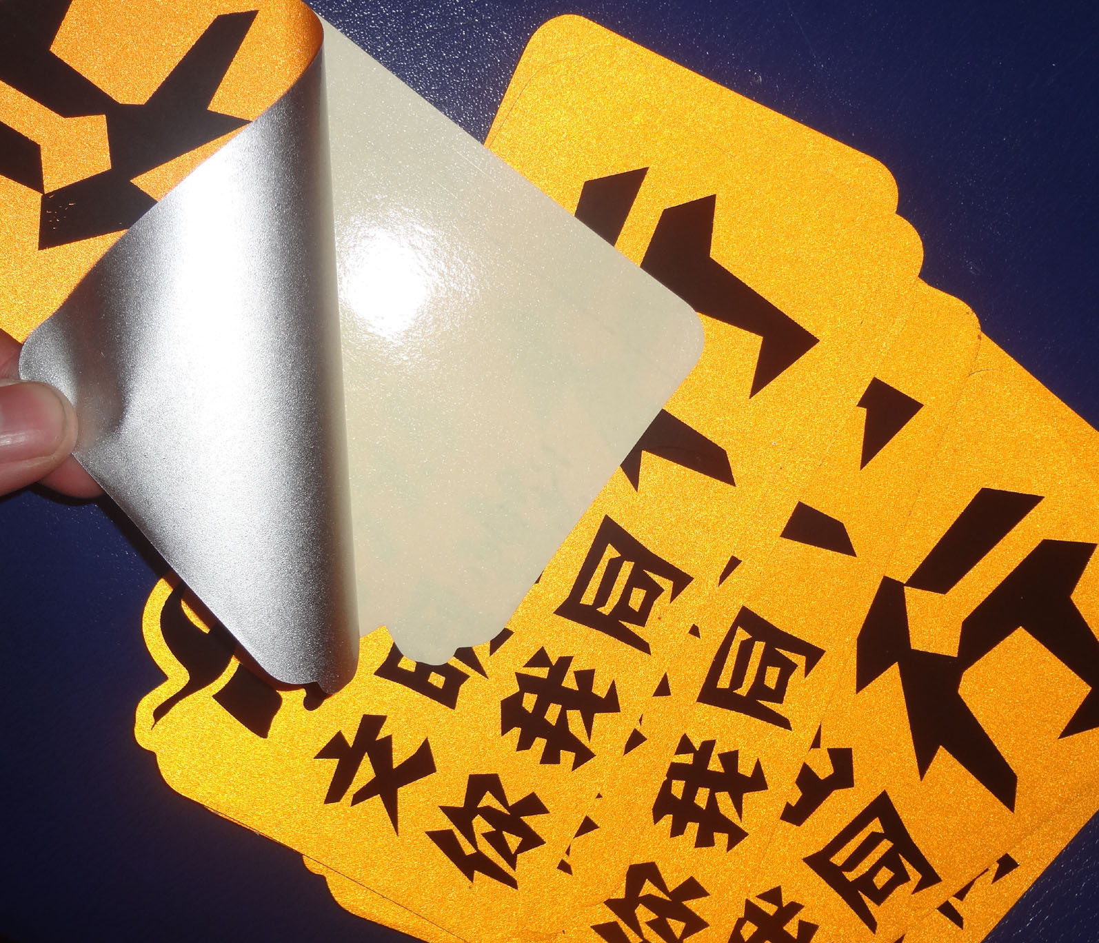 Profesional personalizado tráfico difusión personalizada pegatinas de coche reflectante fondo amarillo pegatinas de coche reflectante impermeable protector solar