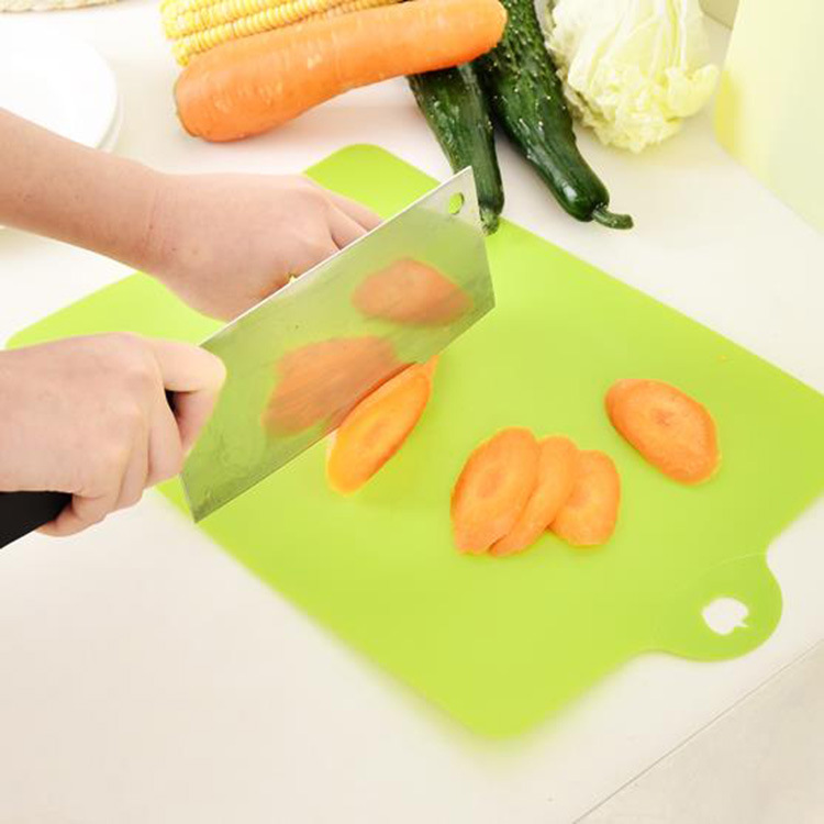 Tablero de corte colgante de corte de verduras cocina flexible tabla de cortar de plástico creativo fino plástico suave sin fábrica