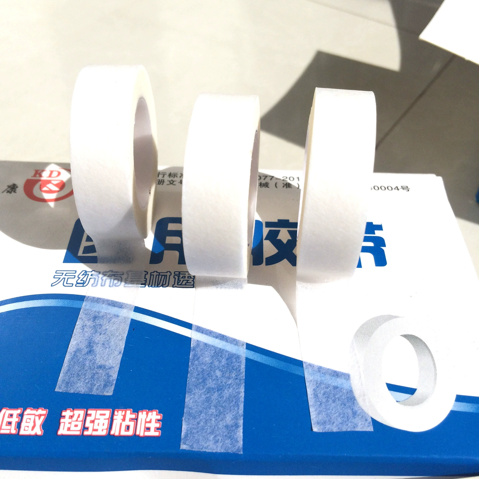 ISO сертифицированная больница же дышащая Нетканая лента с высоким прилипателем, чувствительная к давлению, с низкой чувствительностью 1,25*900 см