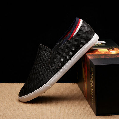 2017 summer shoes Hollow Set foot fashion leisure time punching reverent Leather Sandals ventilation Lok Fu shoes 7010