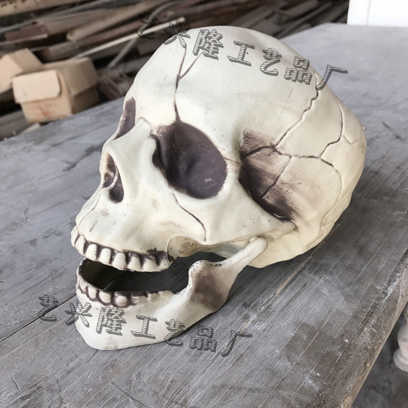 万圣节创意小摆件厂家零售批发鬼节恐怖吓成人仿真塑料骷髅头