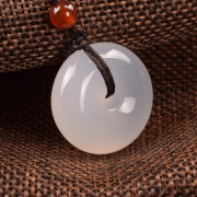 天然玉石项坠男女款天然白玛瑙吊坠平安扣直销冰种玉髓平安扣吊坠