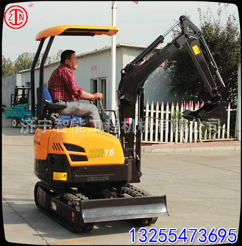 小型挖掘机生产基地 10型配备破碎锤挖掘机价格