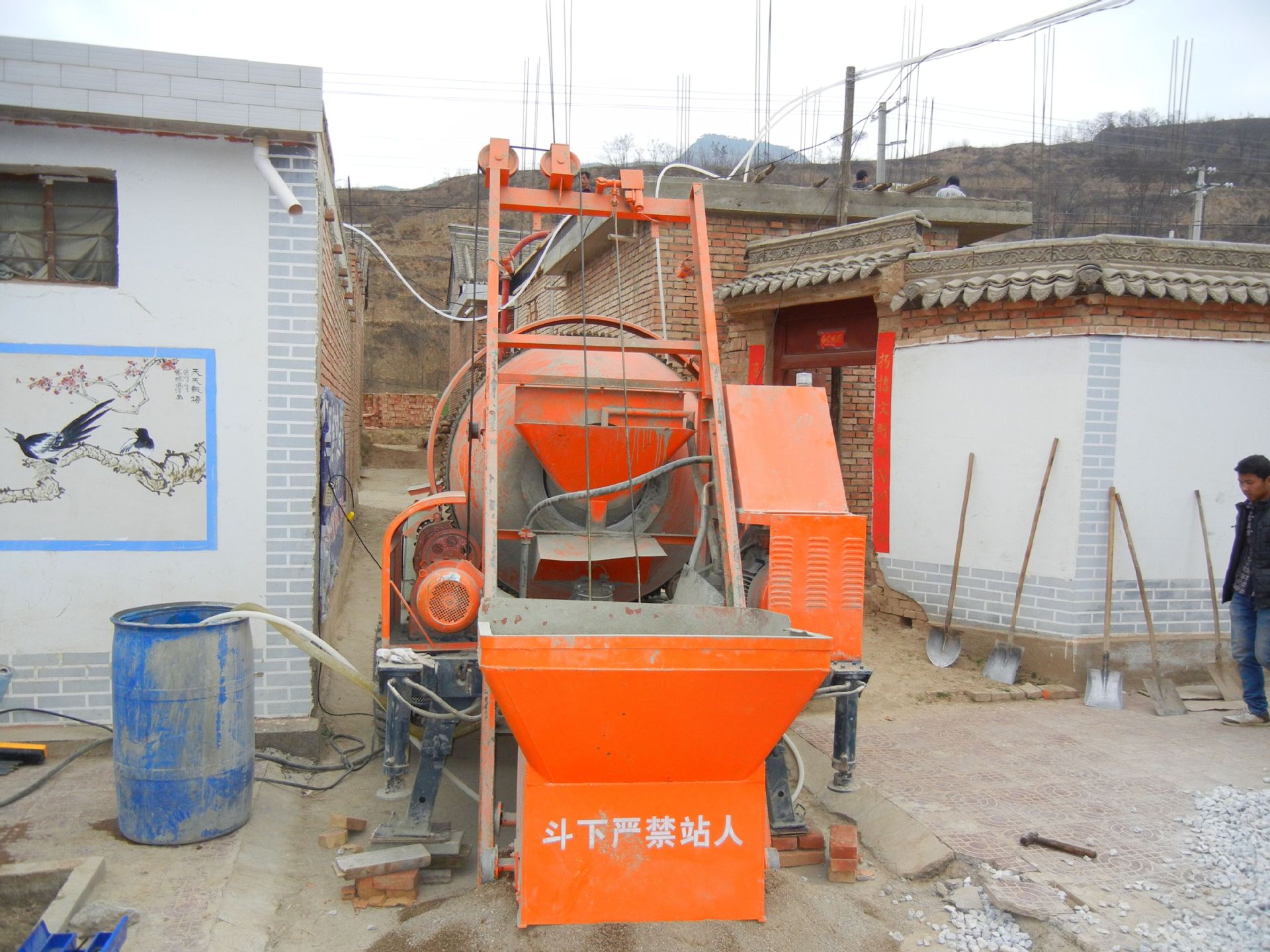 混凝土搅拌输送一体机.搅拌拖泵.搅拌泵送一体机·新型混凝土泵