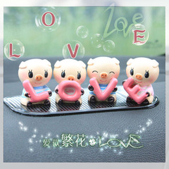 Car Model Piglet Decoration, Cute Love Pig Q-version Resin Car Ornament, Interior Car Decoration