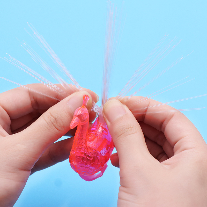 Pavo real dedo luz de color luminoso que cambia Pavo Real pantalla abierta Luz de fibra óptica niños puesto de mercado de noche suministro de juguetes luminosos al por mayor