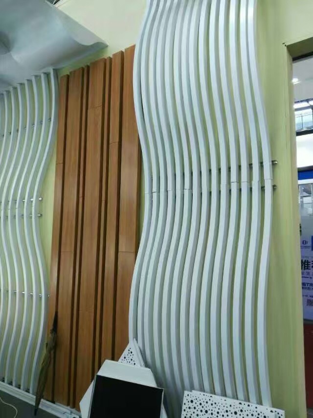 仿木铝方通_热转印木纹铝方通