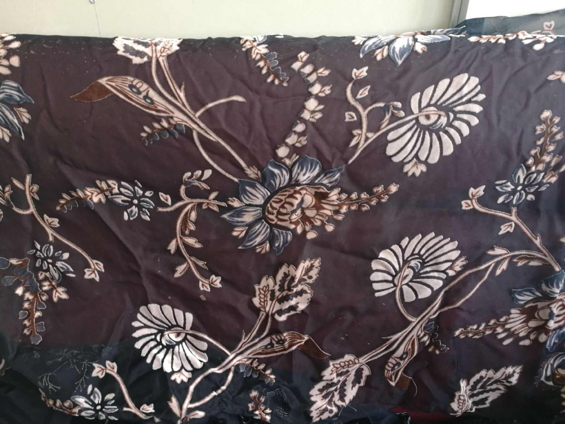 长期供应梭织天鹅绒锦绒烂花绒乔其绒锦绒烧花印花女装面料围巾-阿里巴巴